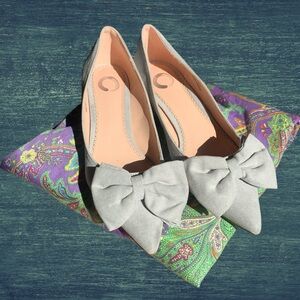 Unbranded Gray/ Grey Faux Suede Kitten Heels Sz 7